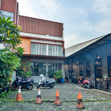 Image Hotel And Resto Бандунг Екстер'єр фото